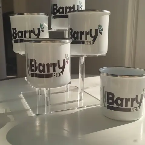 Chez Studio Créatif Rv3, nous personnalisons vos tasses et vos idées.
Faites briller votre logo, votre identité et votre