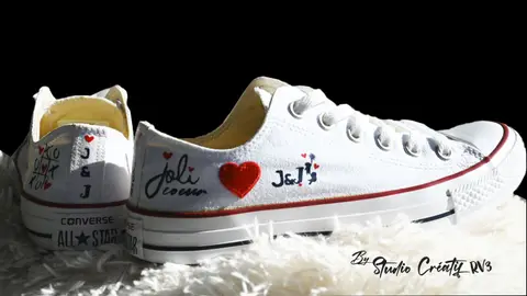 Mes Converse d’il y a 10 ans, personnalisées pour une date très spéciale 💍👟
Des chaussures uniques, chargées de souven
