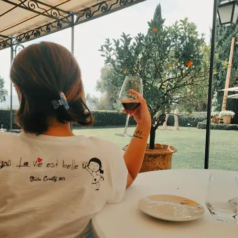 des moments pleins d'amour, accompagnés d'un beau souvenir gourmand.
La vie est belle, t-shirt personnalisé avec amour, 