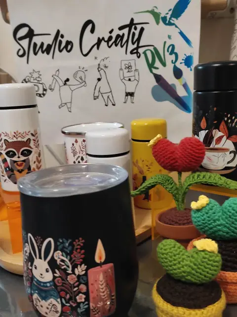 Fais quelque chose de nouveau et créatif chaque jour.
Des designs qui inspirent pour personnaliser tes cadeaux de Noël #