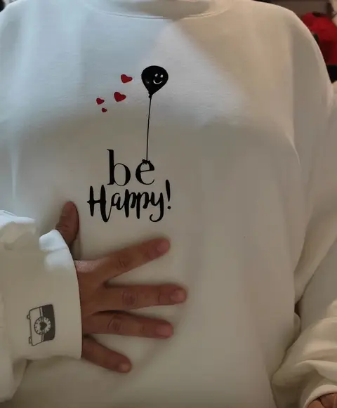 Des designs qui t’inspirent pour personnaliser tes vêtements préférés.
Chez @studiocreatif_rv3, on crée avec le cœur 💖
