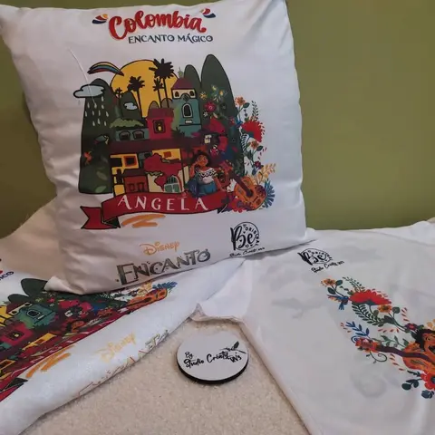 🌈 Des cadeaux qui te ressemblent 🌈
Au RV3 Studio Créatif (Toulouse), on imagine avec toi des pièces uniques 💡 : subli